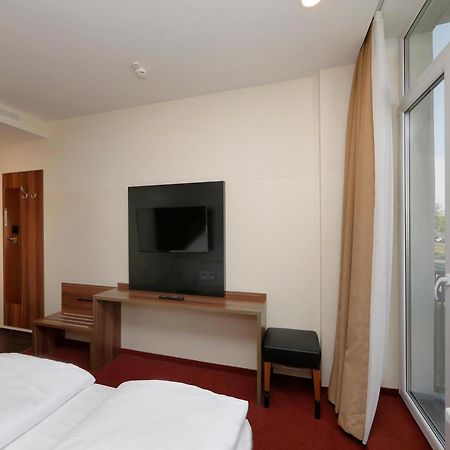 B&B Hotel Berlin-Adlershof Esterno foto