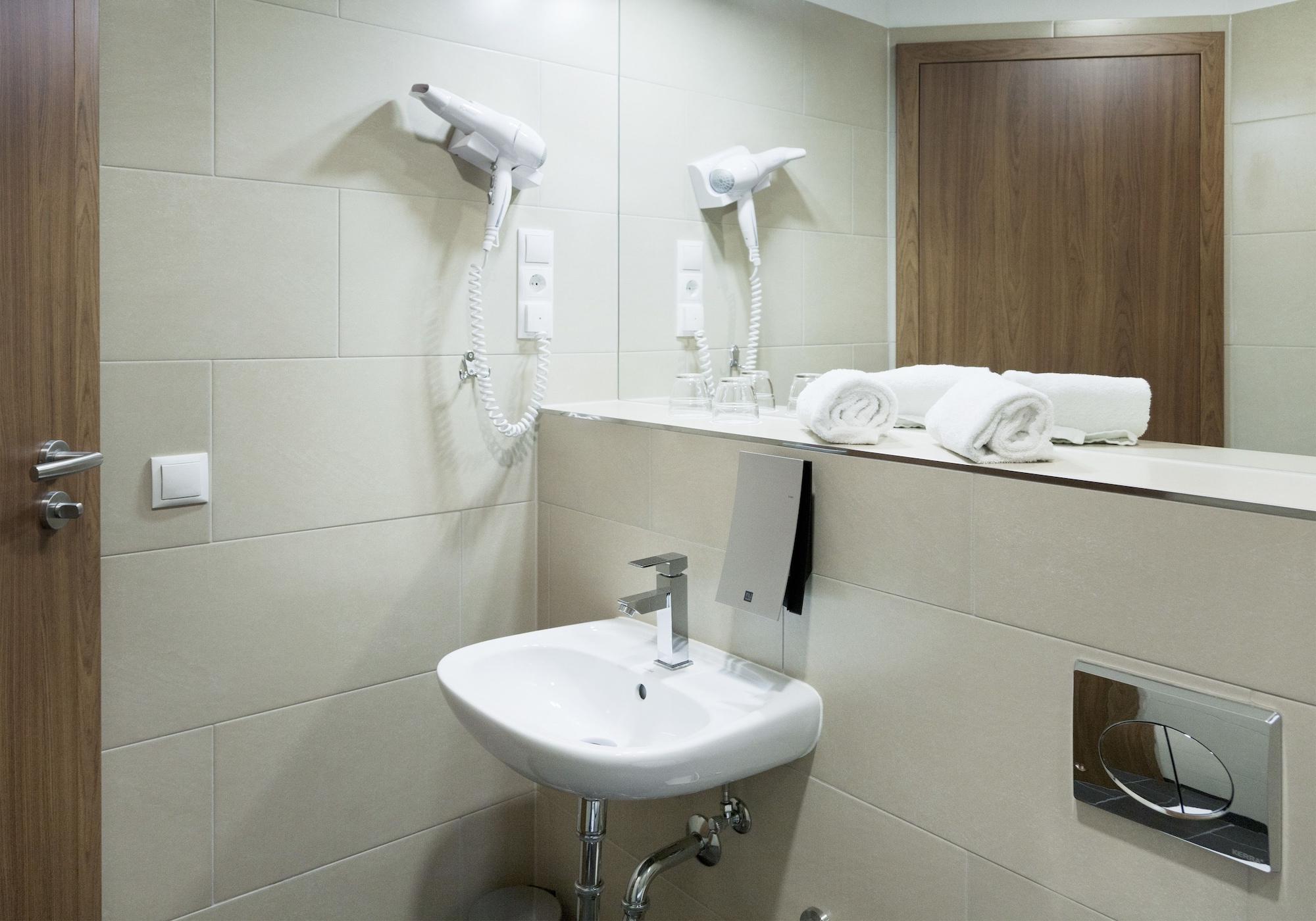 B&B Hotel Berlin-Adlershof Esterno foto