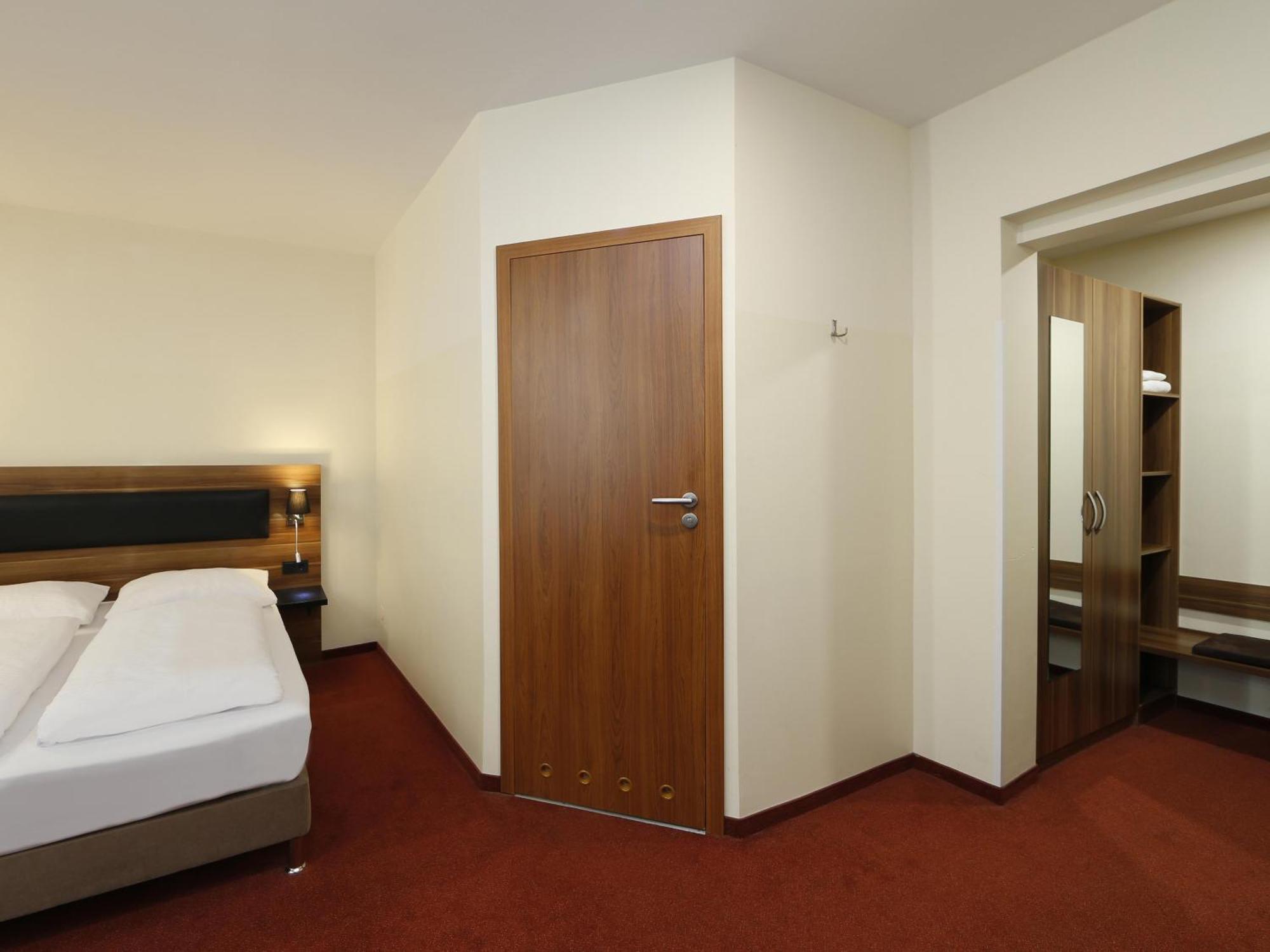 B&B Hotel Berlin-Adlershof Esterno foto