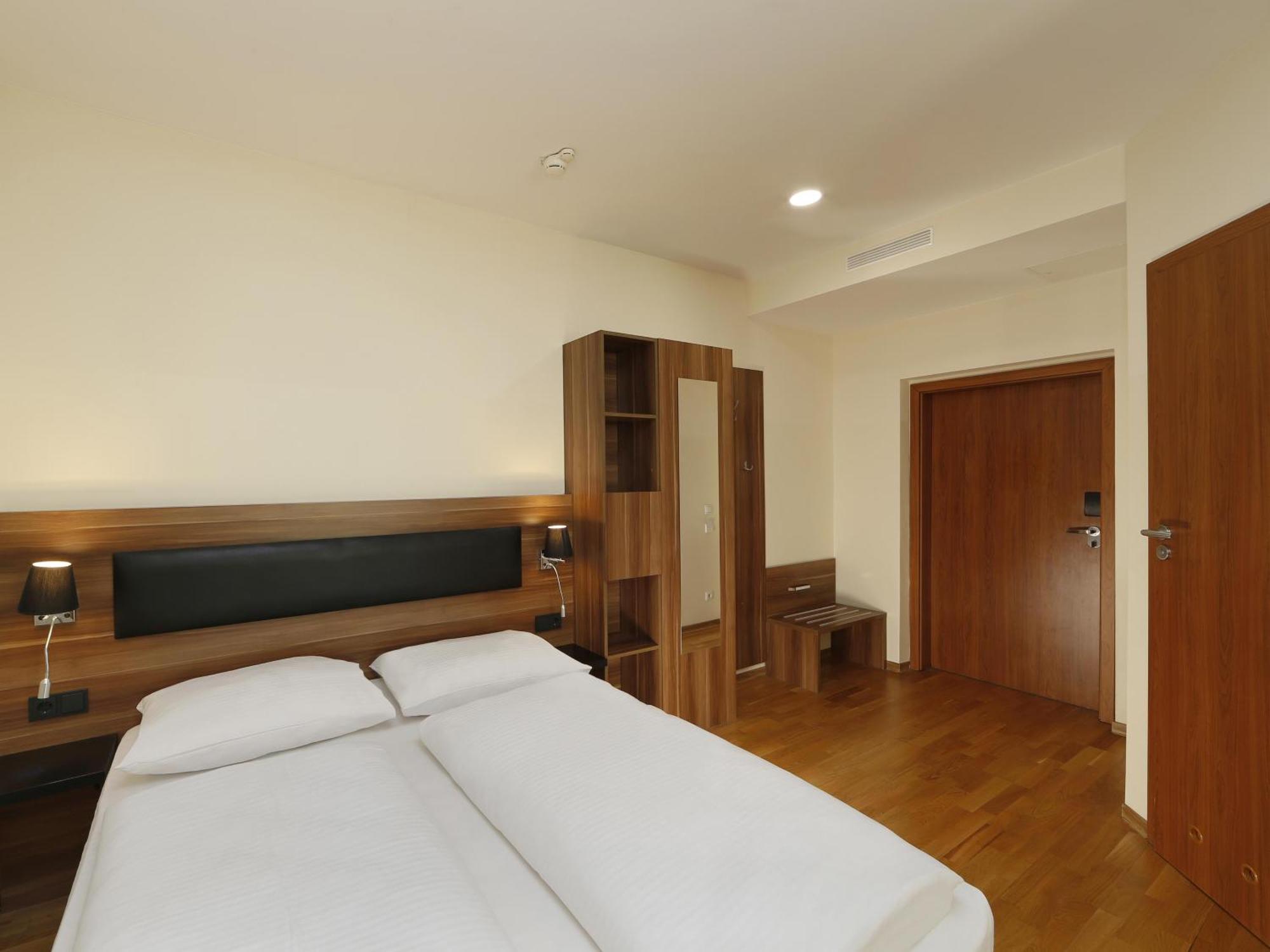 B&B Hotel Berlin-Adlershof Esterno foto