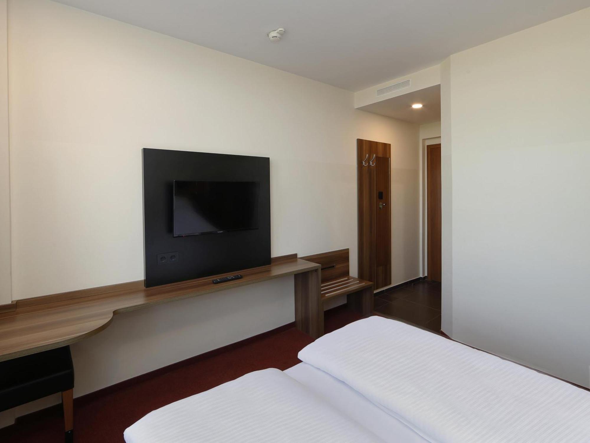 B&B Hotel Berlin-Adlershof Esterno foto