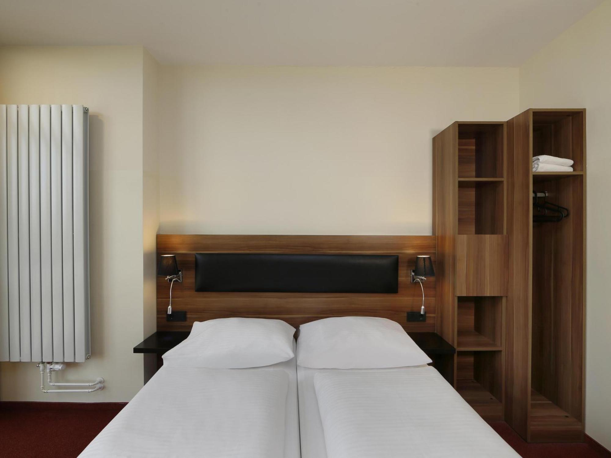 B&B Hotel Berlin-Adlershof Esterno foto