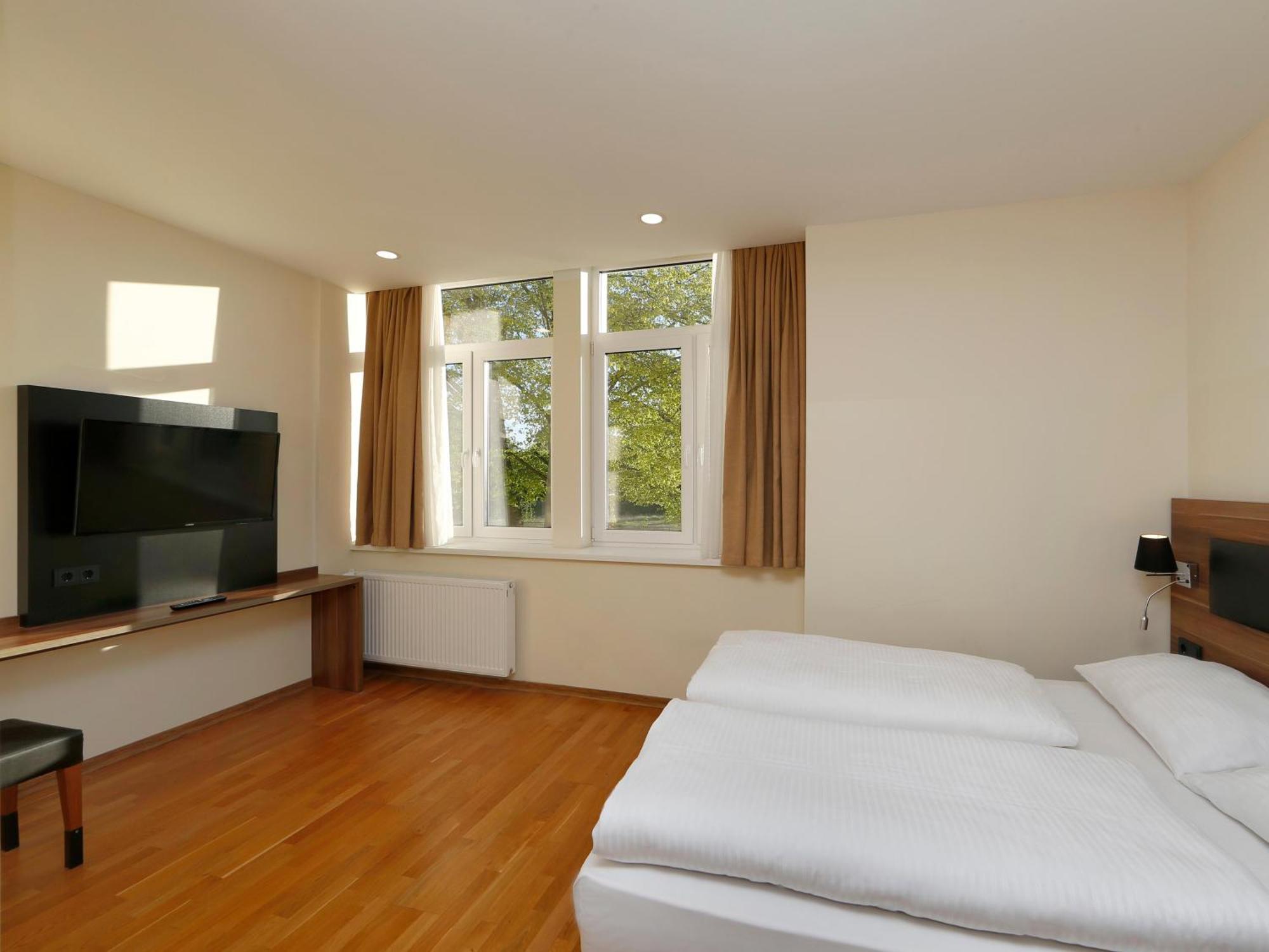 B&B Hotel Berlin-Adlershof Esterno foto