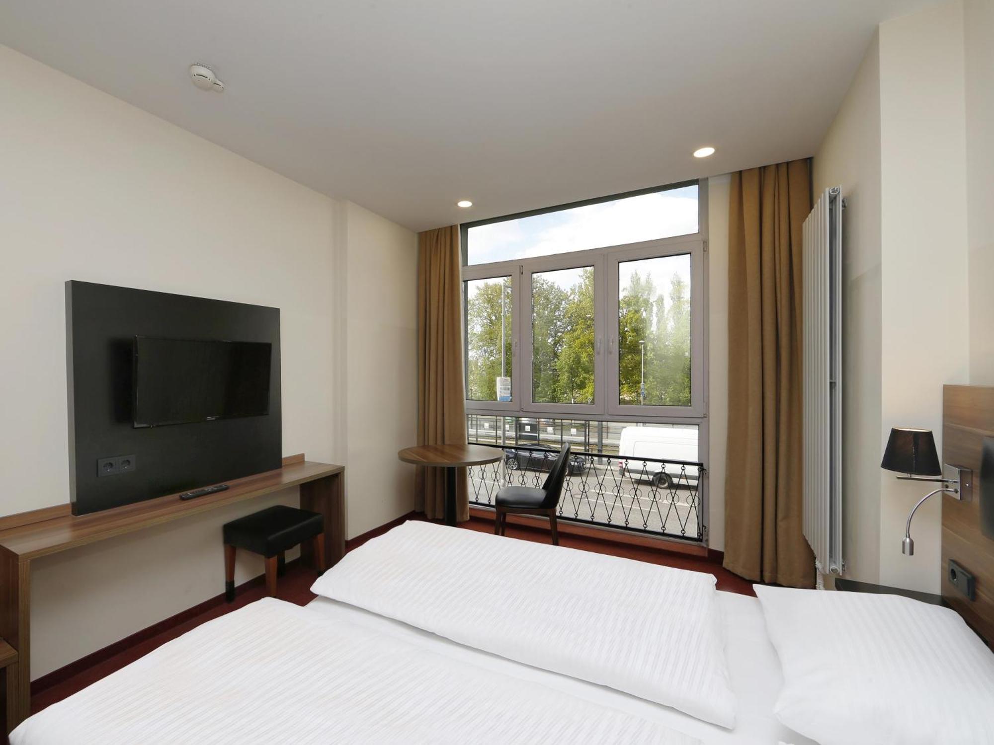 B&B Hotel Berlin-Adlershof Esterno foto