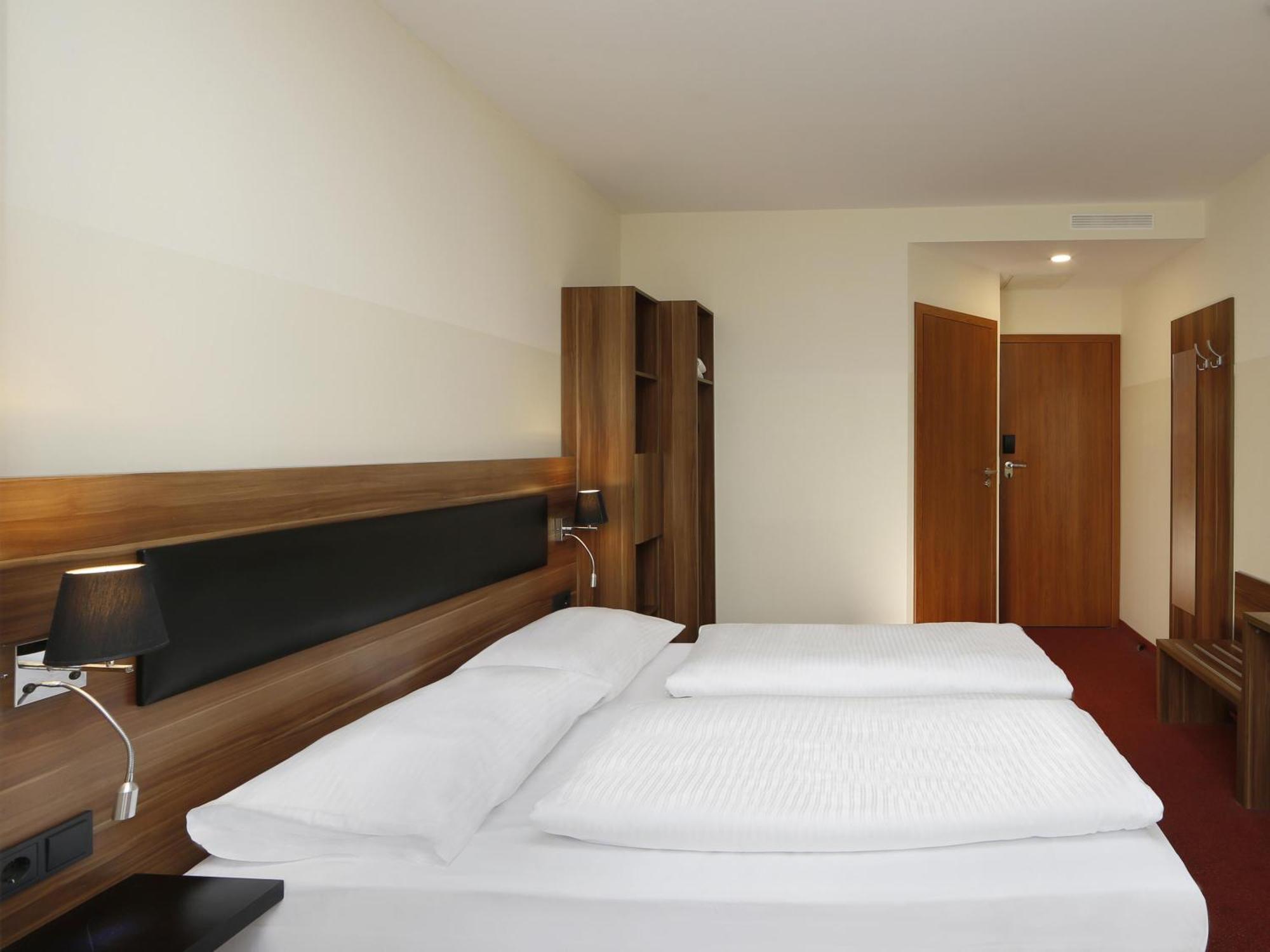 B&B Hotel Berlin-Adlershof Esterno foto