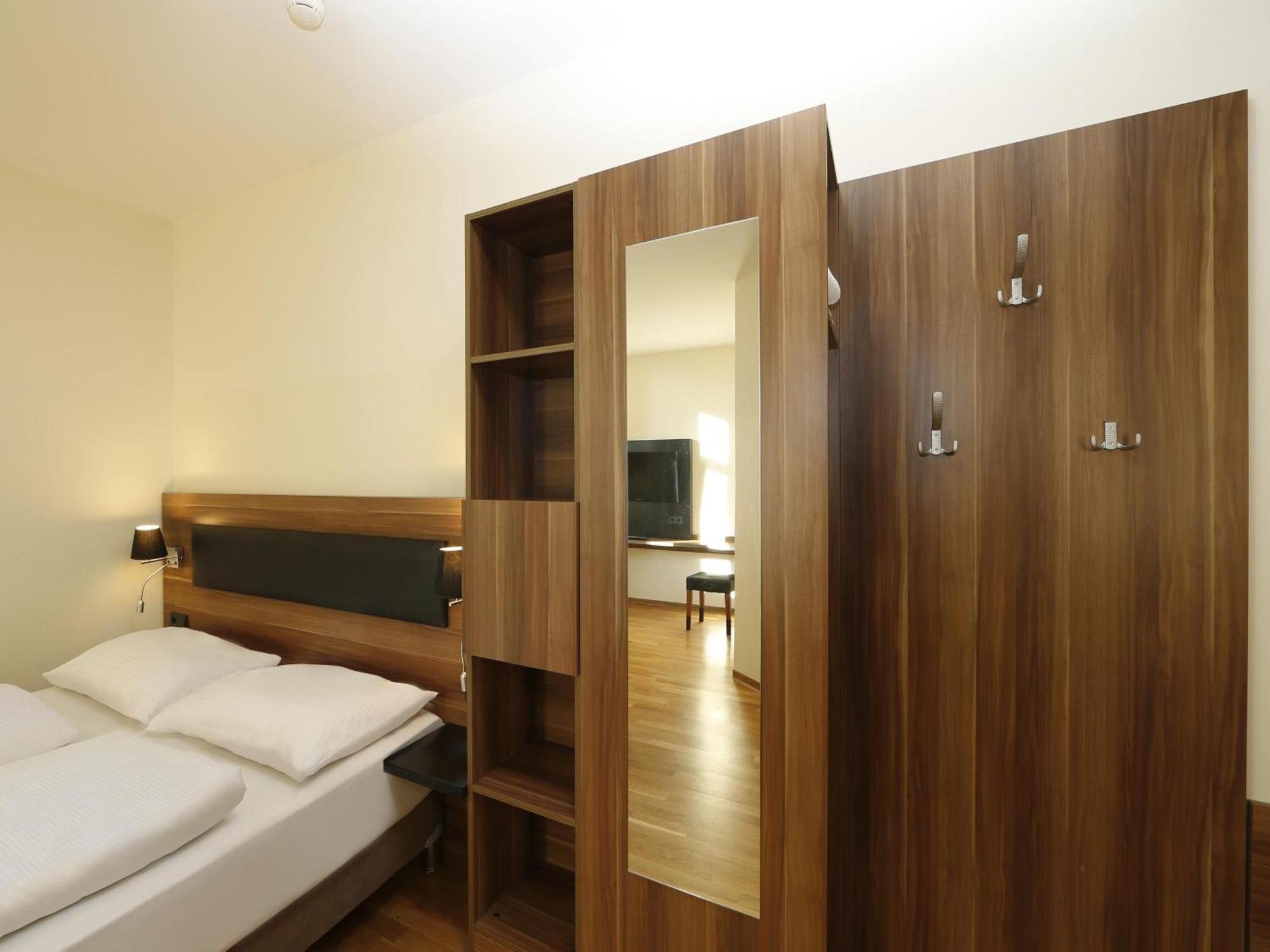 B&B Hotel Berlin-Adlershof Esterno foto