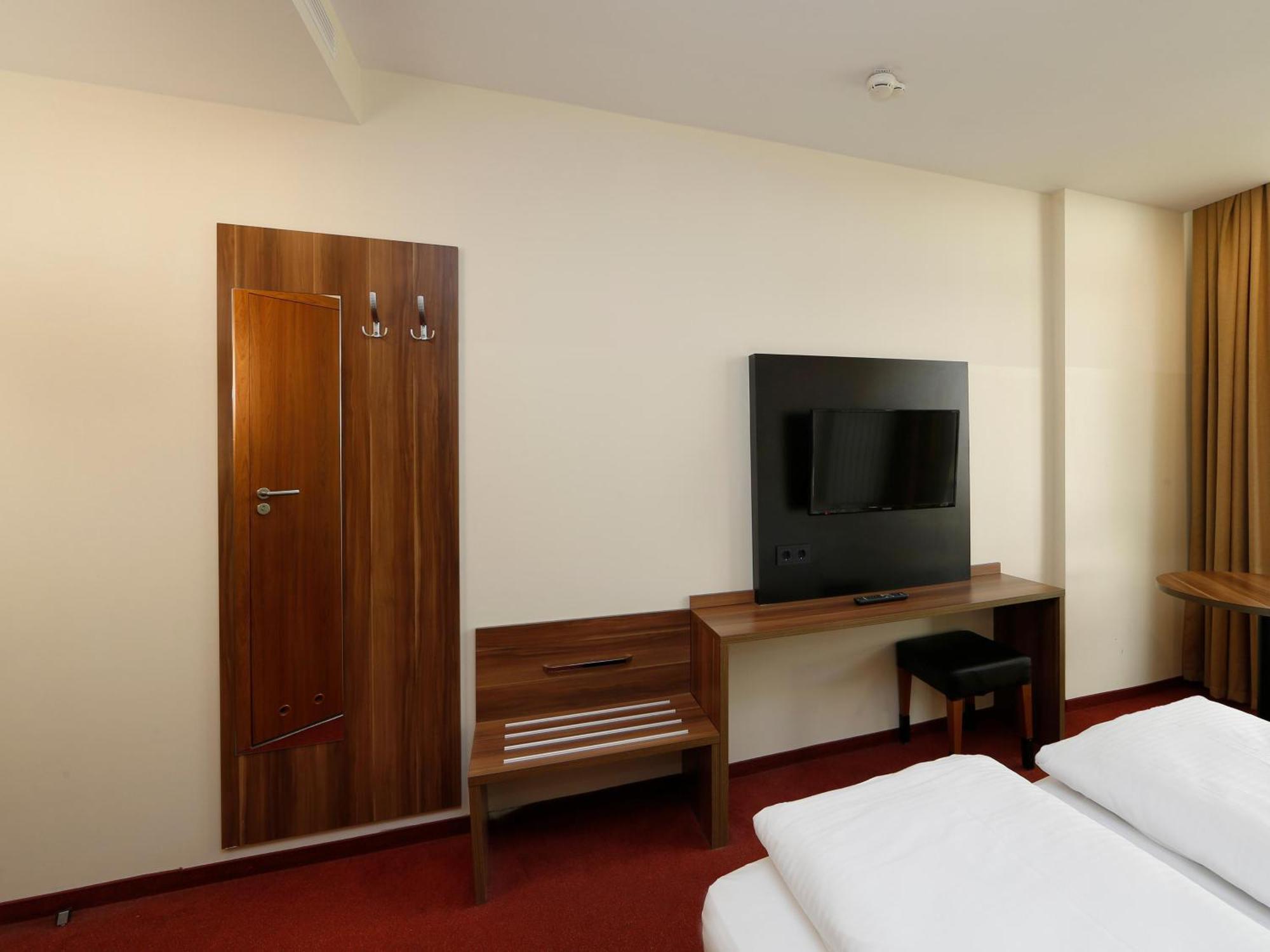B&B Hotel Berlin-Adlershof Esterno foto