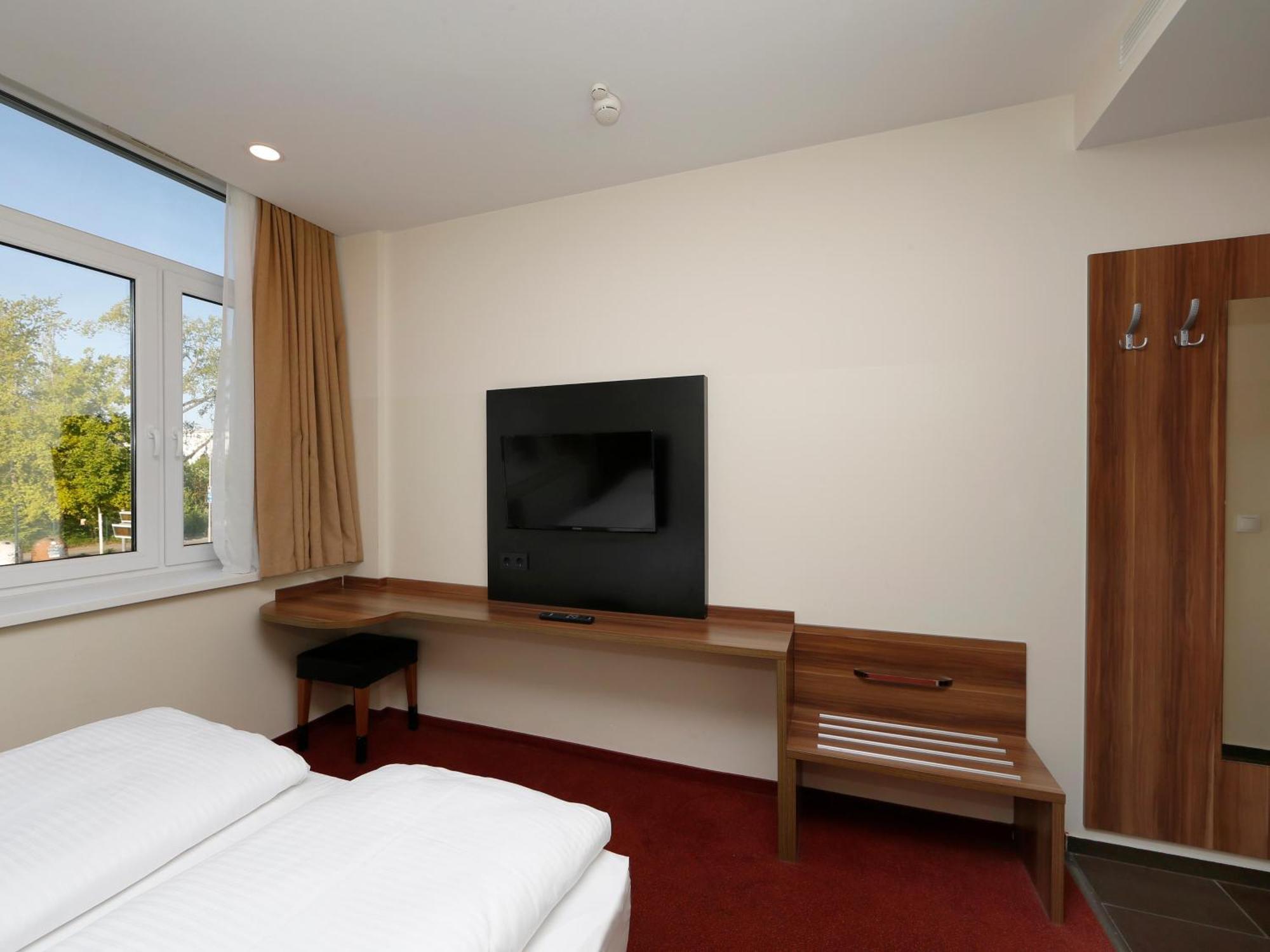 B&B Hotel Berlin-Adlershof Esterno foto