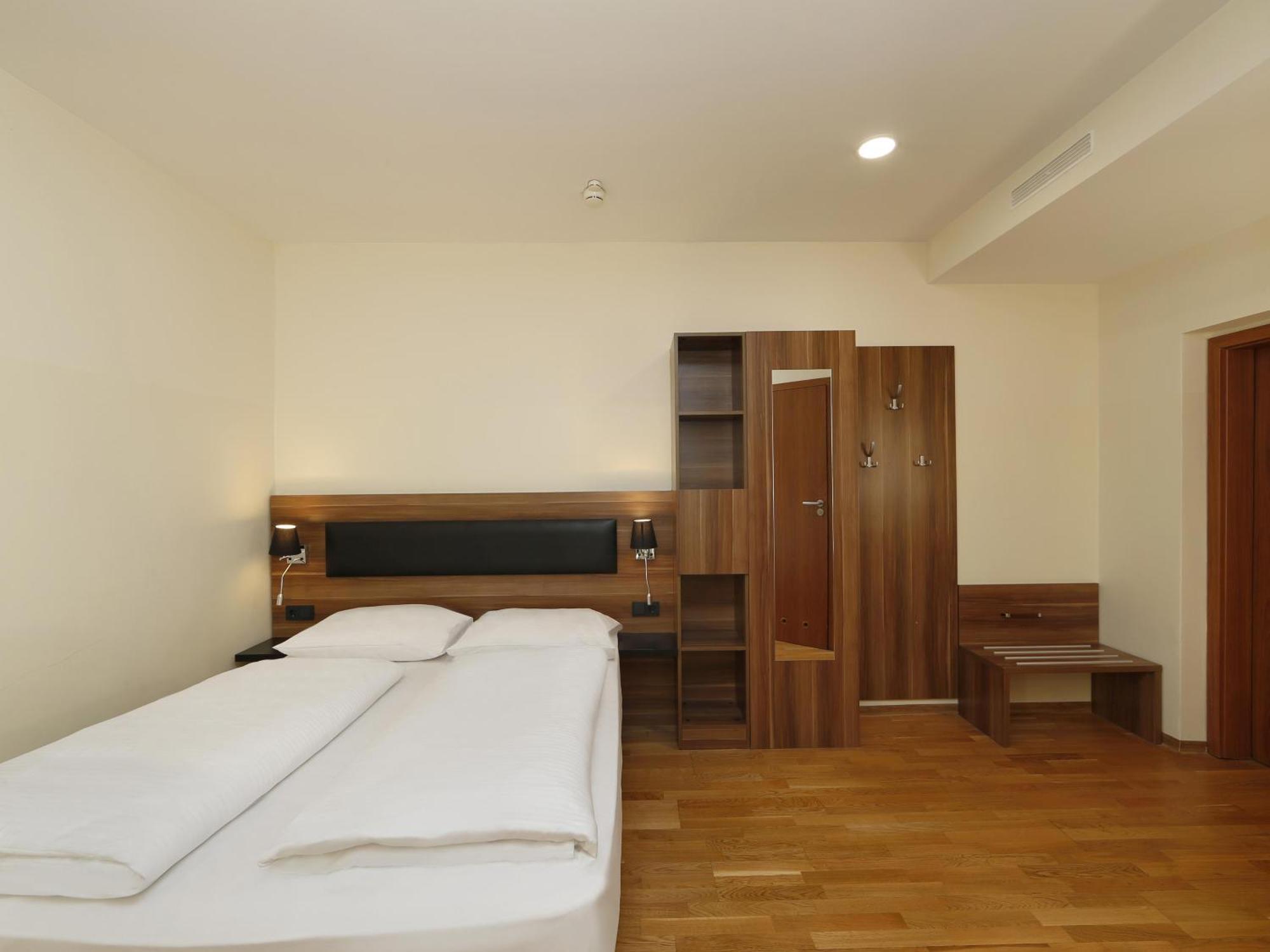 B&B Hotel Berlin-Adlershof Esterno foto