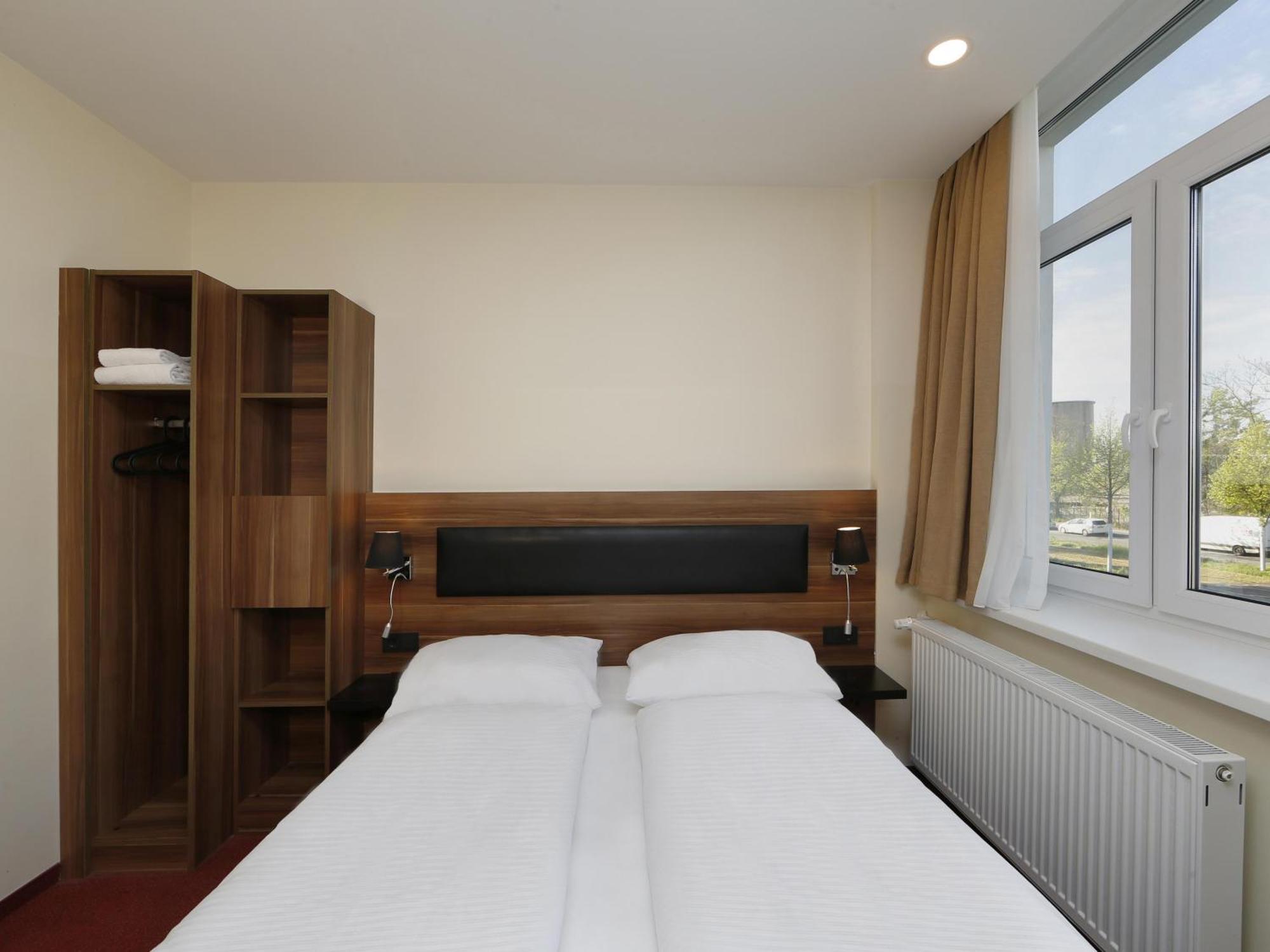 B&B Hotel Berlin-Adlershof Esterno foto
