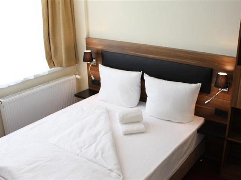 B&B Hotel Berlin-Adlershof Esterno foto