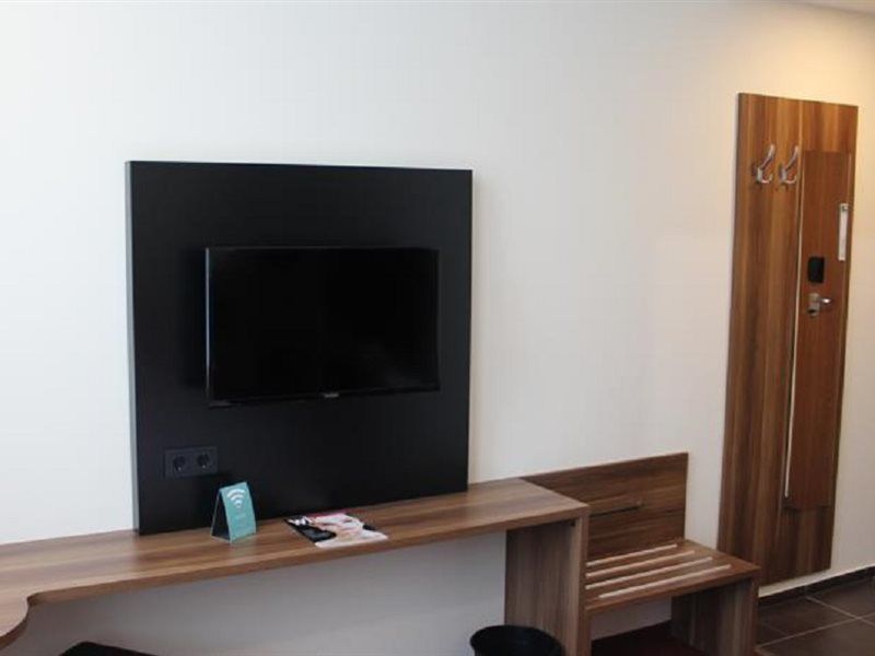 B&B Hotel Berlin-Adlershof Esterno foto